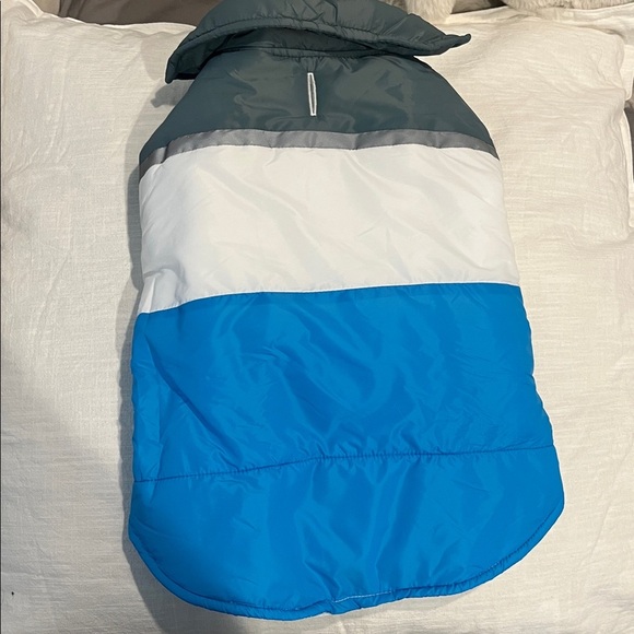 32 Degrees Heat Blue and White Dog Jacket - Picture 3 of 6